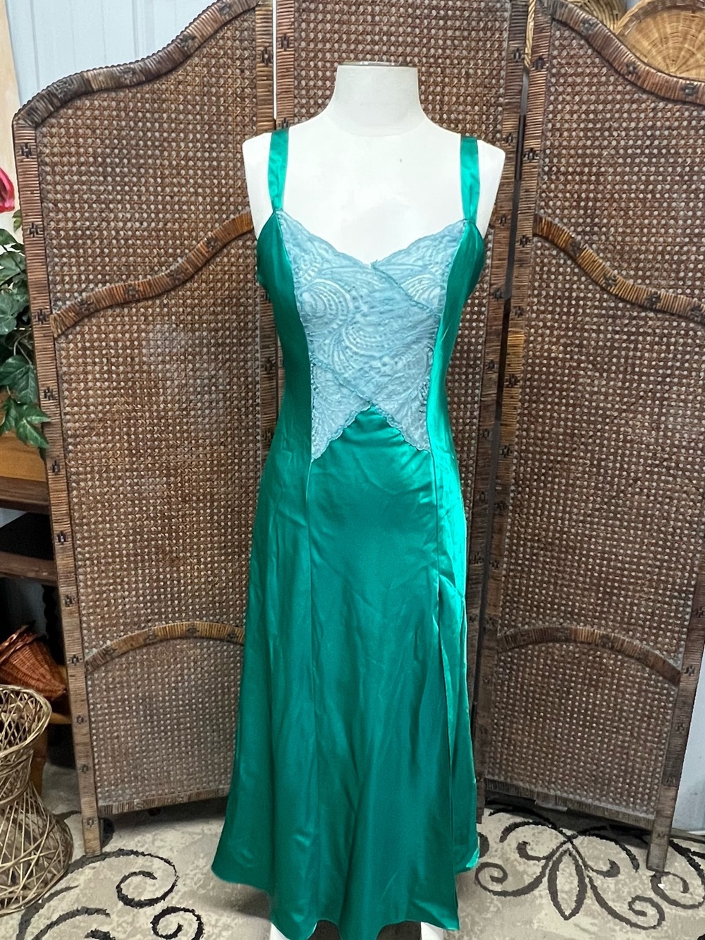 Vintage Victoria’s Secret gold label green long nightgown lace petite guessing s